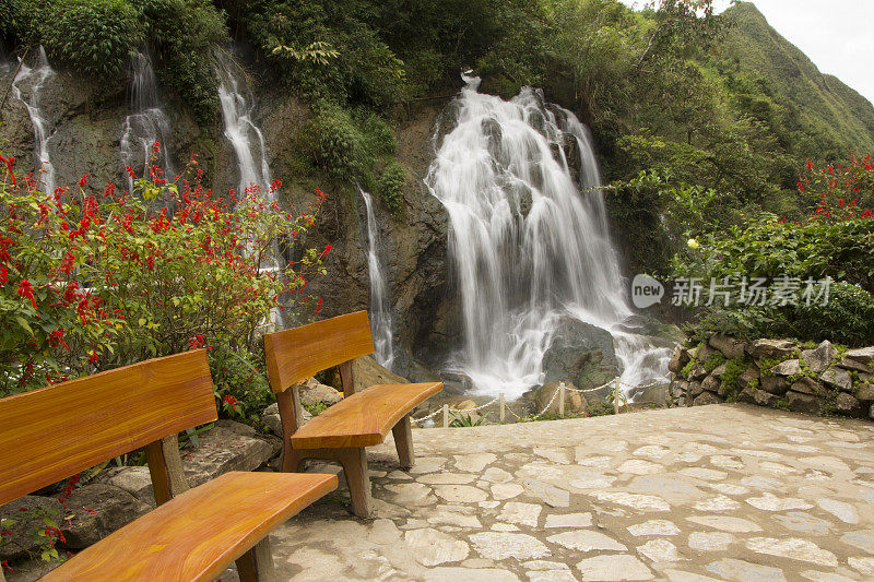 Wooden bench在你的水法尔，你好